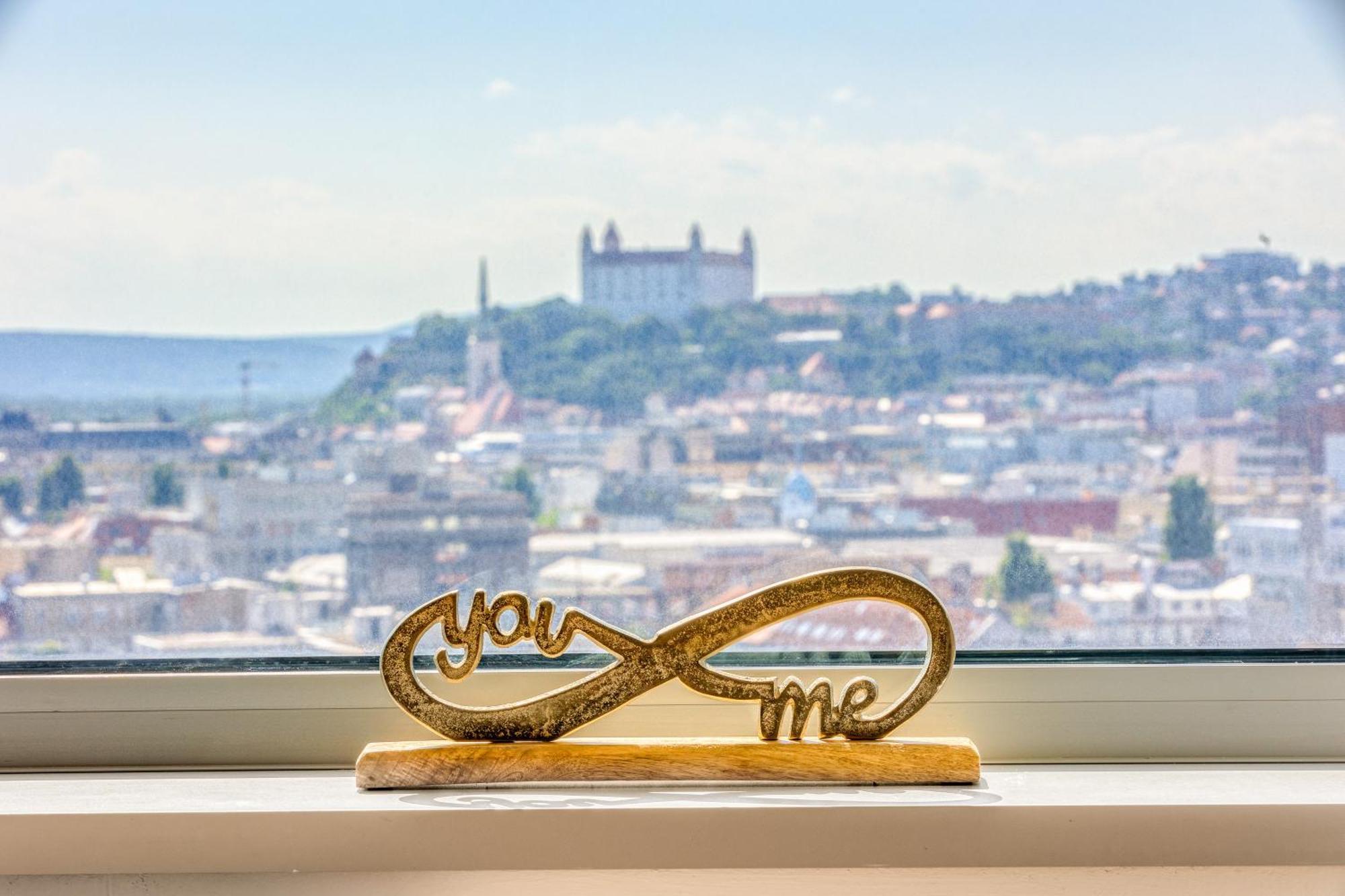 Sky Park 1 - Luxurious #Instaworthy Apartment In Downtown City Center With Included Parking, Best Address In Town Bratislava Exterior foto
